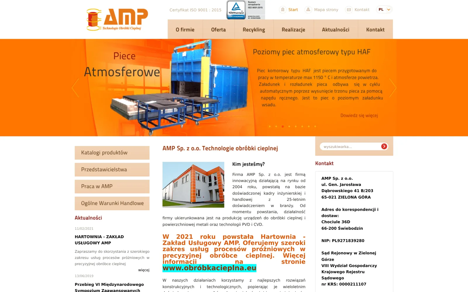 Poprzednia strona AMP na TYPO3 z lipca 2024 r. na komputerze: pomarańczowy slider z piecem atmosferowym HAF, boczna kolumna z katalogami i aktualnościami, dane kontaktowe po prawej