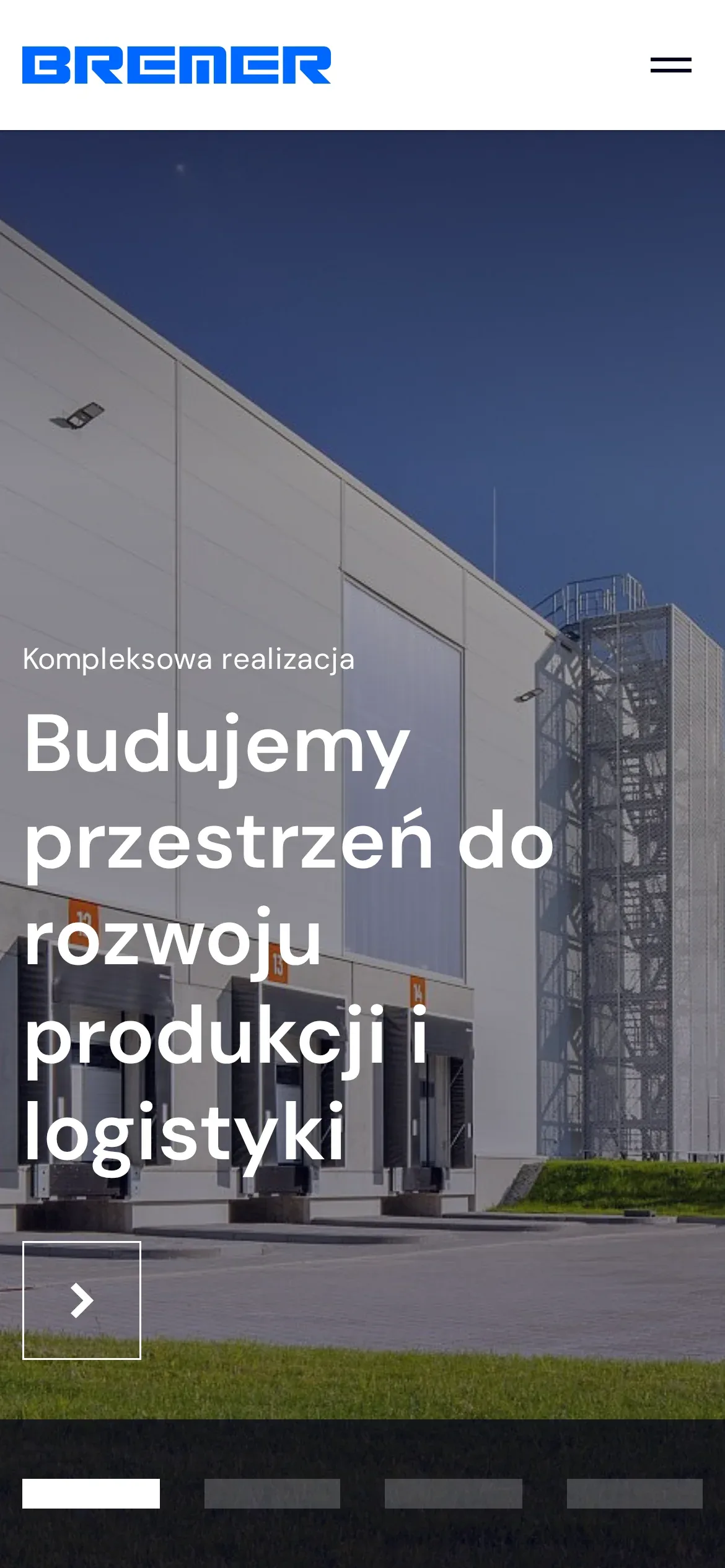 Strona główna BREMER Polska na telefonie: logo, przycisk menu, zdjęcie hali z hasłem „Budujemy przestrzeń do rozwoju produkcji i logistyki” i wskaźnik slajdów