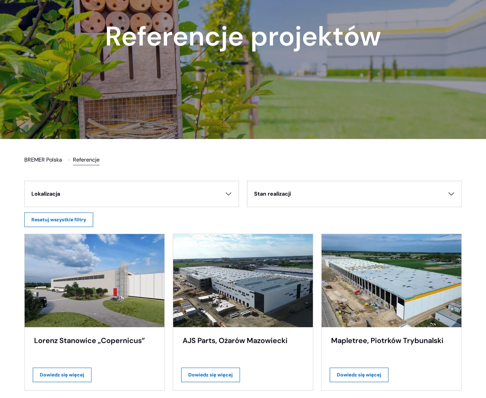 Strona „Referencje projektów” na komputerze: filtry Lokalizacja i Stan realizacji, przycisk resetu i pierwsze karty realizacji ze zdjęciami hal i przyciskami „Dowiedz się więcej”