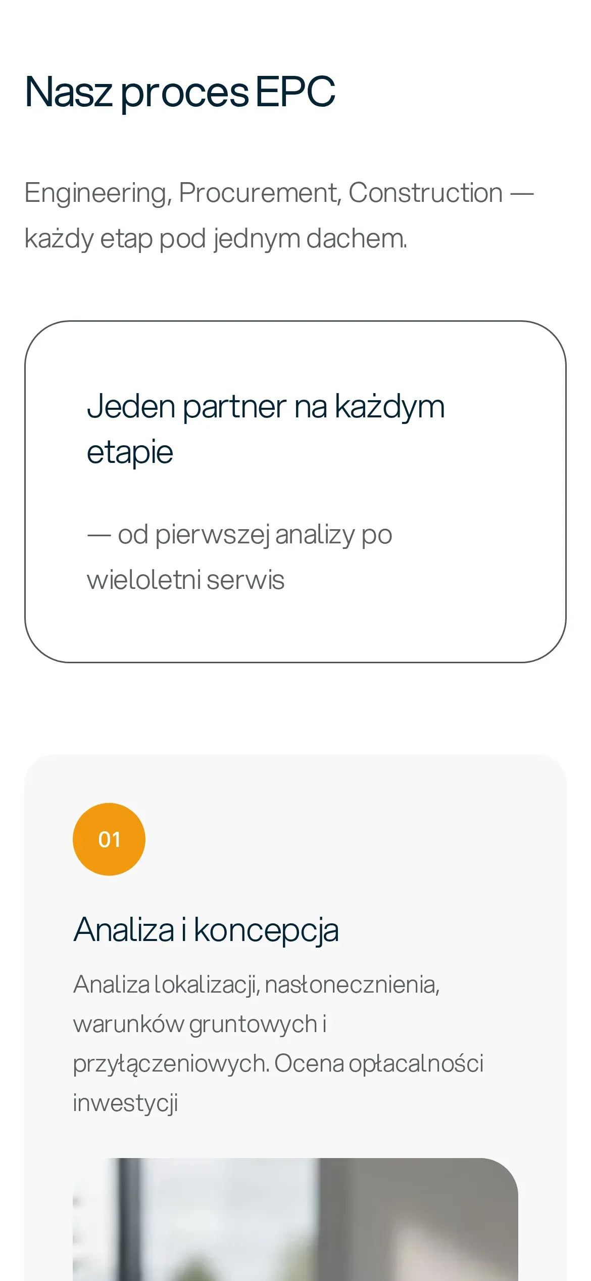 Ta sama sekcja na telefonie: nagłówek „Nasz proces EPC”, ramka „Jeden partner na każdym etapie” i karta pierwszego etapu „Analiza i koncepcja”