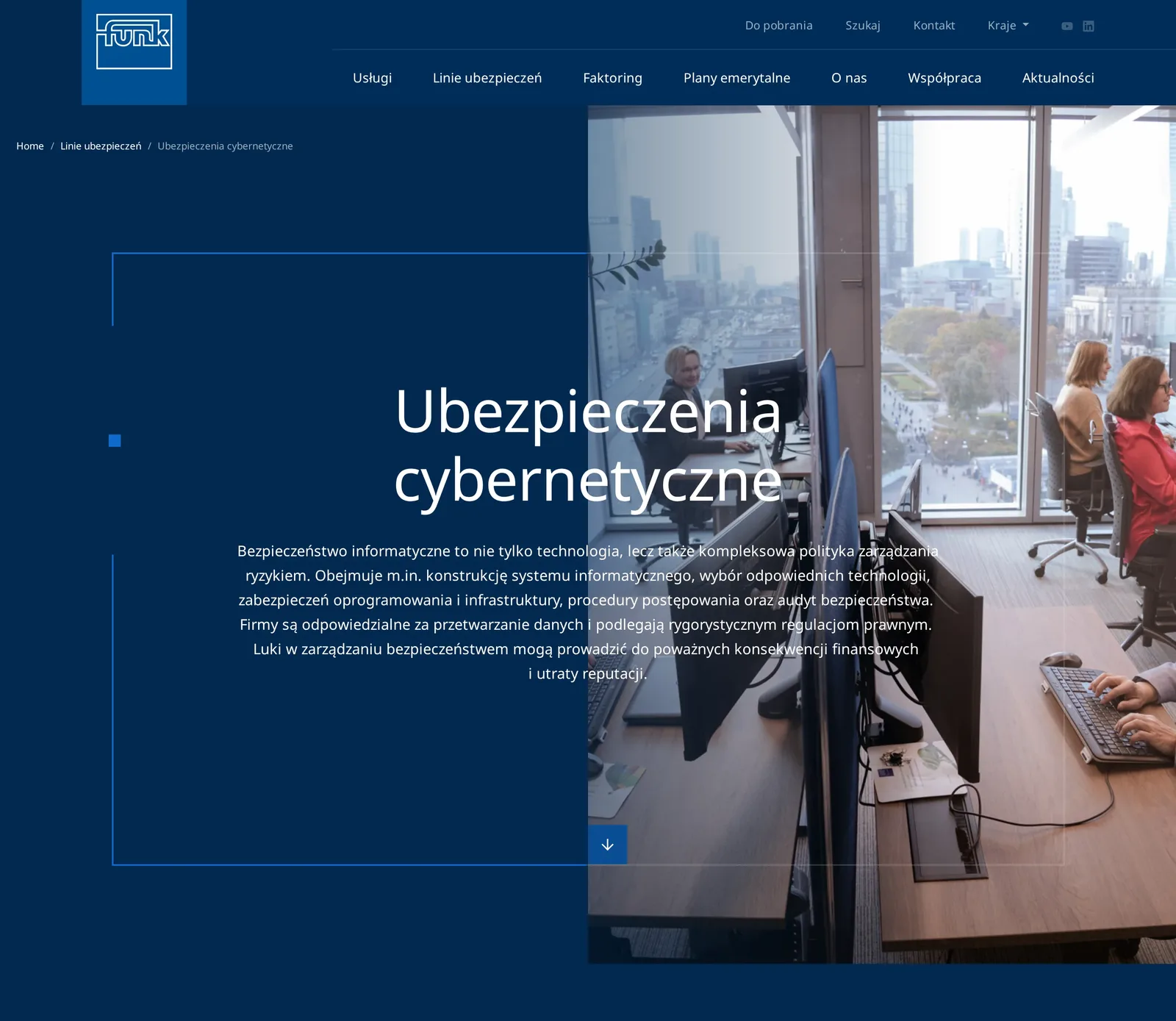 Podstrona „Ubezpieczenia cybernetyczne” w tym samym układzie: okruszki, nagłówek z opisem ryzyk informatycznych w ramce i zdjęcie biura z pracownikami przy komputerach