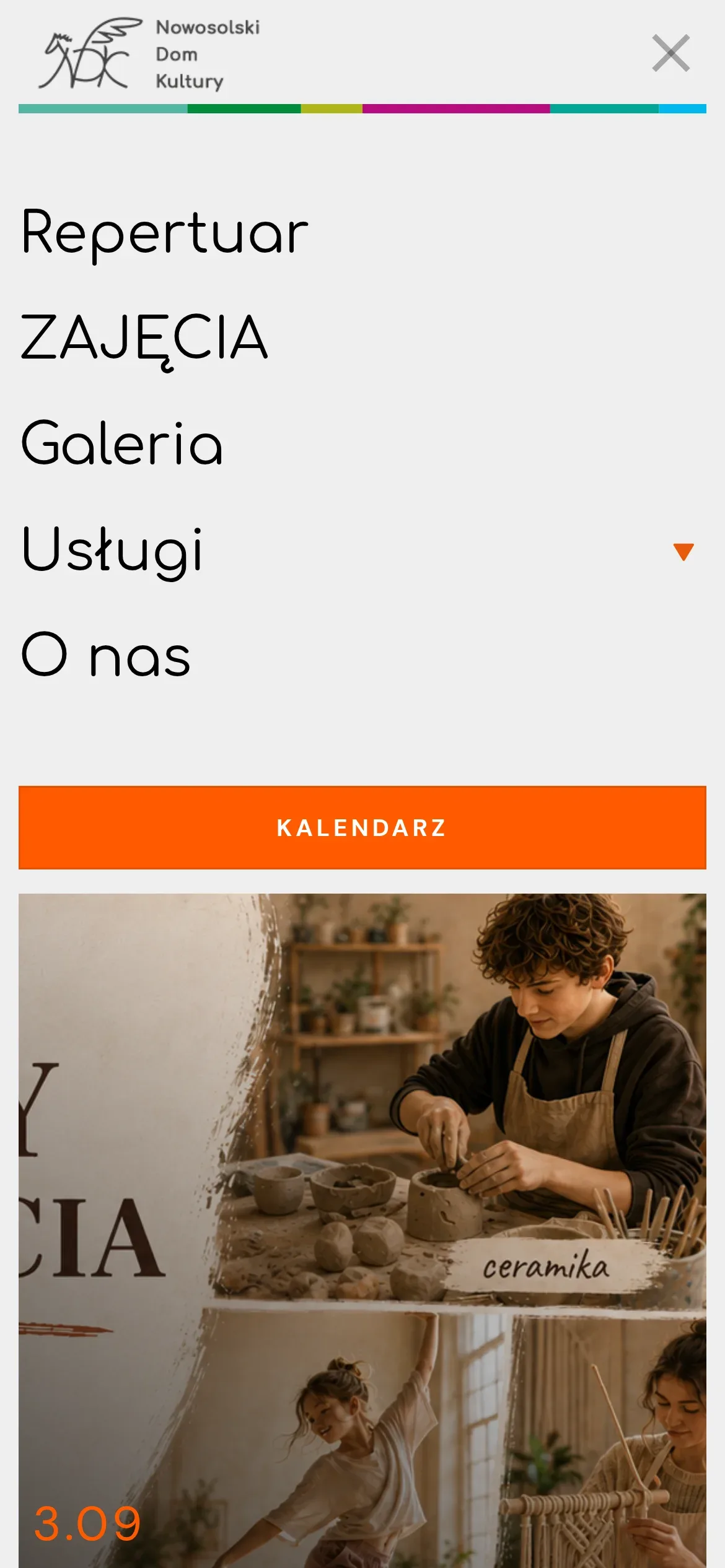 Otwarte menu na telefonie: Repertuar, Zajęcia, Galeria, rozwijane Usługi, O nas i szeroki przycisk „Kalendarz”